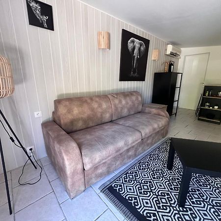 Lovina Chambre De Charme Avec Jaccuzi Velaux Exterior photo