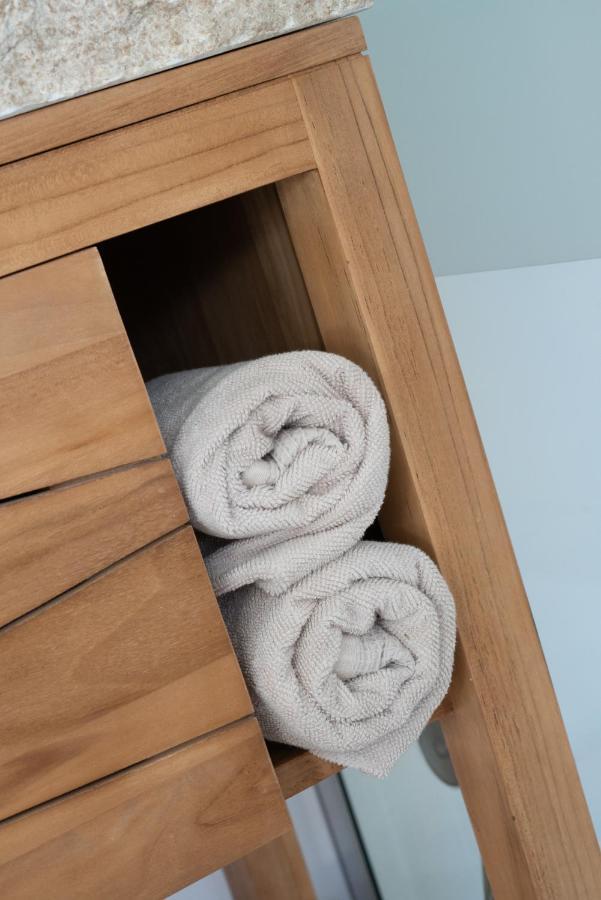 Lovina Chambre De Charme Avec Jaccuzi Velaux Exterior photo